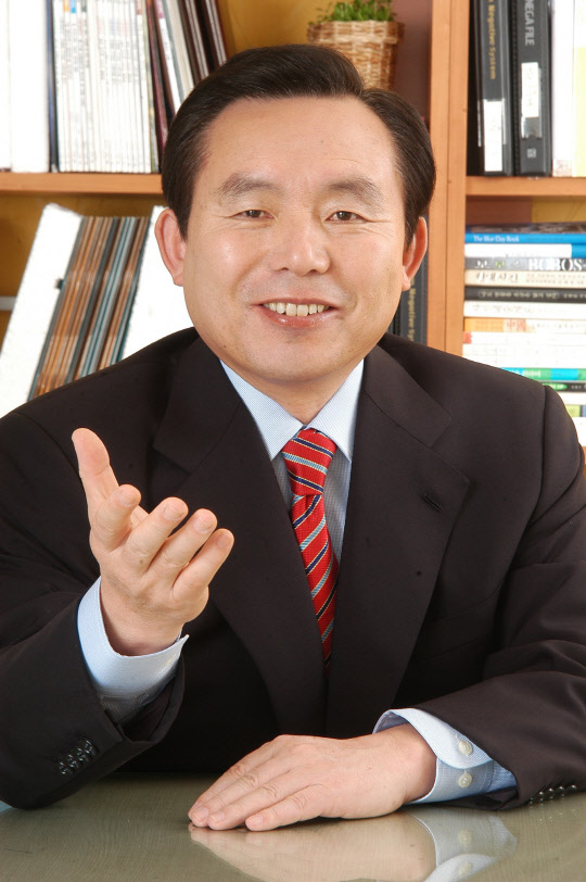 이인제 전 국회의원. <이인제 페이스북>